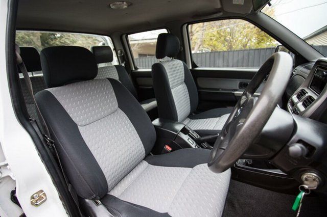 Nissan navara deals d22 seat covers