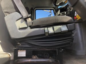 DRIVERS SEAT Black Duck™ Canvas Seat Covers offer maximum seat protection for your Mack Vision, Fleetliner, Granite, Quantum, Trident, Titan, Super-liner LT Trucks