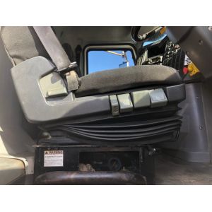 DRIVERS SEAT Black Duck™ Canvas Seat Covers offer maximum seat protection for your Mack Vision, Fleetliner, Granite, Quantum, Trident, Titan, Super-liner LT Trucks