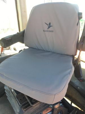 Black Duck® Canvas Seat Covers offer maximum seat protection for your CASE IH 8900 Magnum and 9300 Steiger.
Grey Canvas.-2
