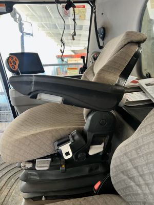 Black Duck™ Canvas Seat Covers offer maximum seat protection for your 2004 - 2008 | AFX 7010 / 8010 CASE IH HEADERS
