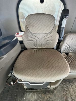 Black Duck™ Canvas Seat Covers offer maximum seat protection for your 2004 - 2008 | AFX 7010 / 8010 CASE IH HEADERS