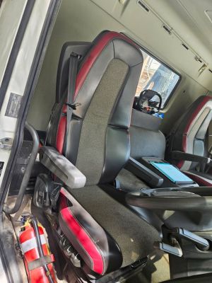 Black Duck Canvas or Denim Seat Covers offer maximum protection to the seats in your  Volvo FH and FM Series Trucks from 2013 onwards. TVO132DX (DRIVERS SEAT)