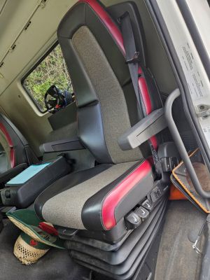 Black Duck Canvas or Denim Seat Covers offer maximum protection to the seats in your  Volvo FH and FM Series Trucks from 2013 onwards. TVO132DX (PASSENGER SEAT)