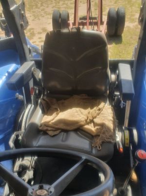 Black Duck™ SeatCovers offer maximum seat protection for your NEW HOLLAND TRACTORS TD60D, TD70D, TD80D, TD90D, TD95D