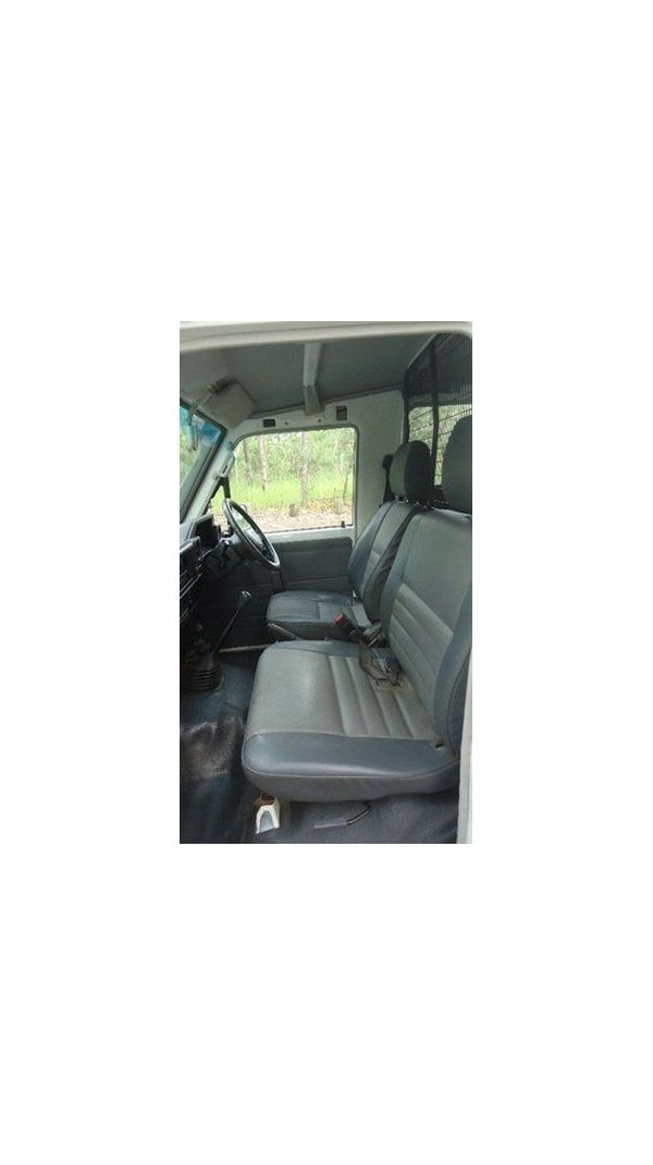 BLACK DUCK SEAT COVERS Suitable for Toyota Troopy Driver Bucket